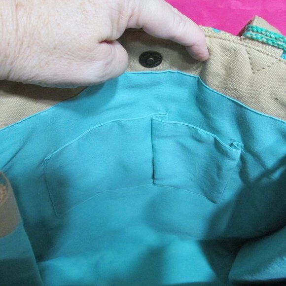 P45-2-NWT America & Beyond Teal Jute Cheetah with Large Variegated Tassel Tote - Picture 6 of 9